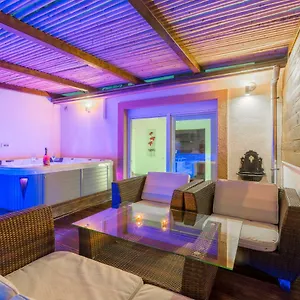 tino-luxury-apartment-with-jacuzzi.splithotels.org/